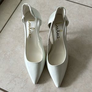 White LuLus Hees